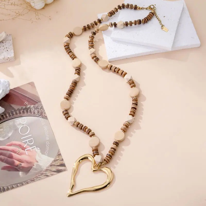 COLLIER EMY