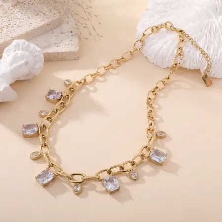 COLLIER ORA