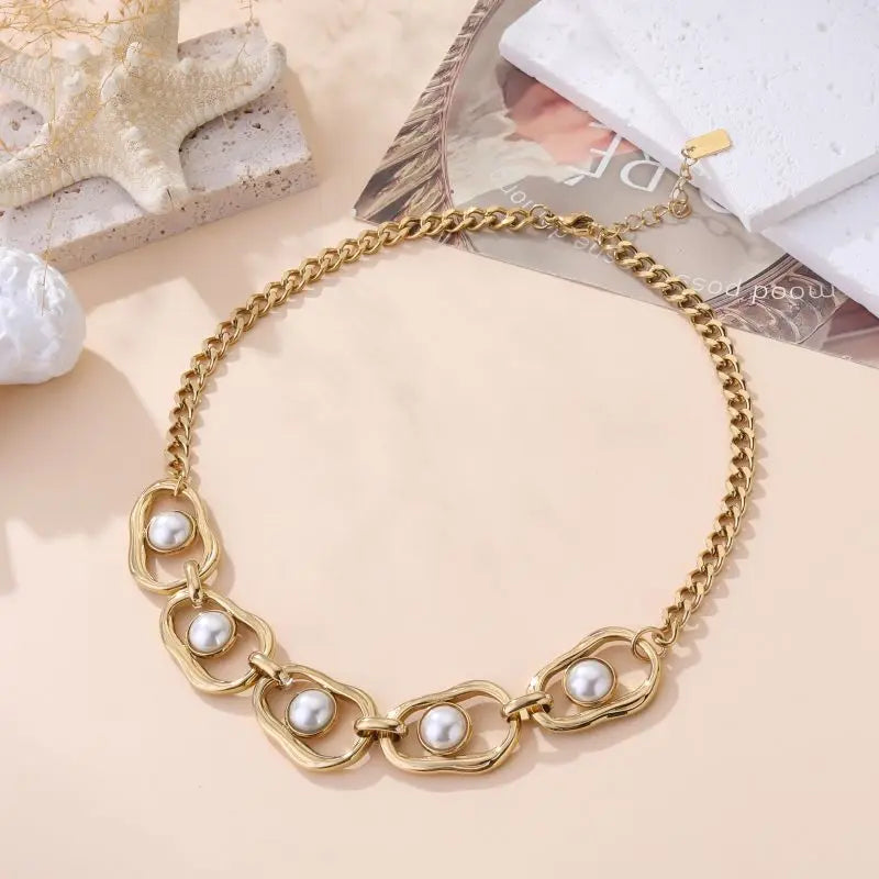 COLLIER LYNA