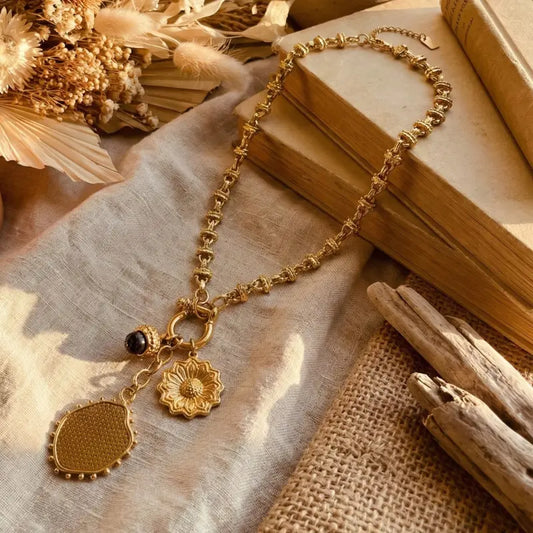 COLLIER LEONIE
